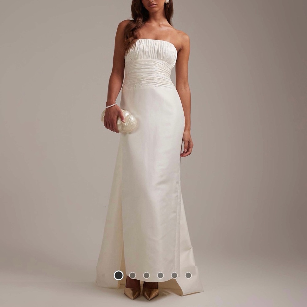 ASOS Ivory Strapless Column Gown - Picture 6 of 10